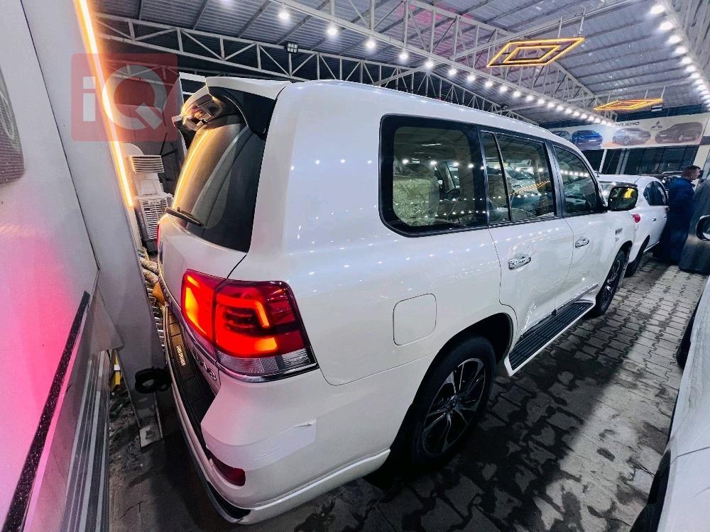 تويوتا لاندكروزر